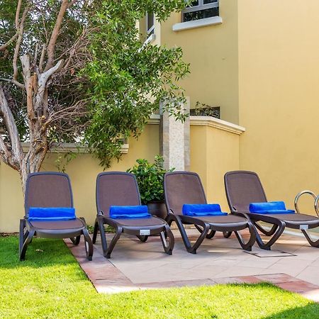 Chic 4Br Villa With Assistant Room And Private Pool On Palm Jumeirah By Deluxe Holiday Homes Dubai Exteriör bild