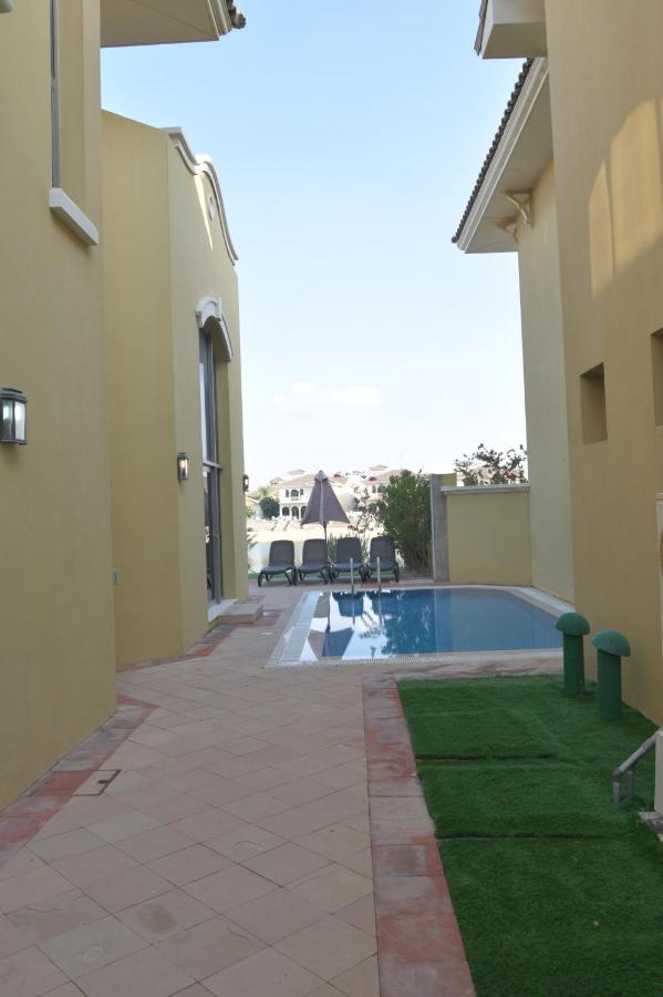 Chic 4Br Villa With Assistant Room And Private Pool On Palm Jumeirah By Deluxe Holiday Homes Dubai Exteriör bild