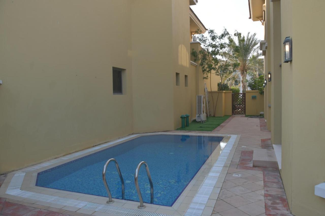 Chic 4Br Villa With Assistant Room And Private Pool On Palm Jumeirah By Deluxe Holiday Homes Dubai Exteriör bild