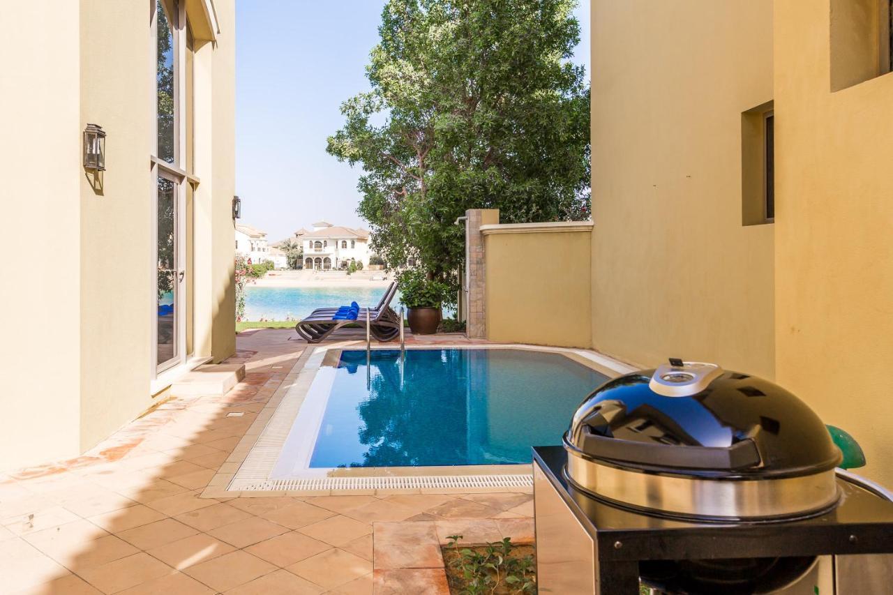 Chic 4Br Villa With Assistant Room And Private Pool On Palm Jumeirah By Deluxe Holiday Homes Dubai Exteriör bild