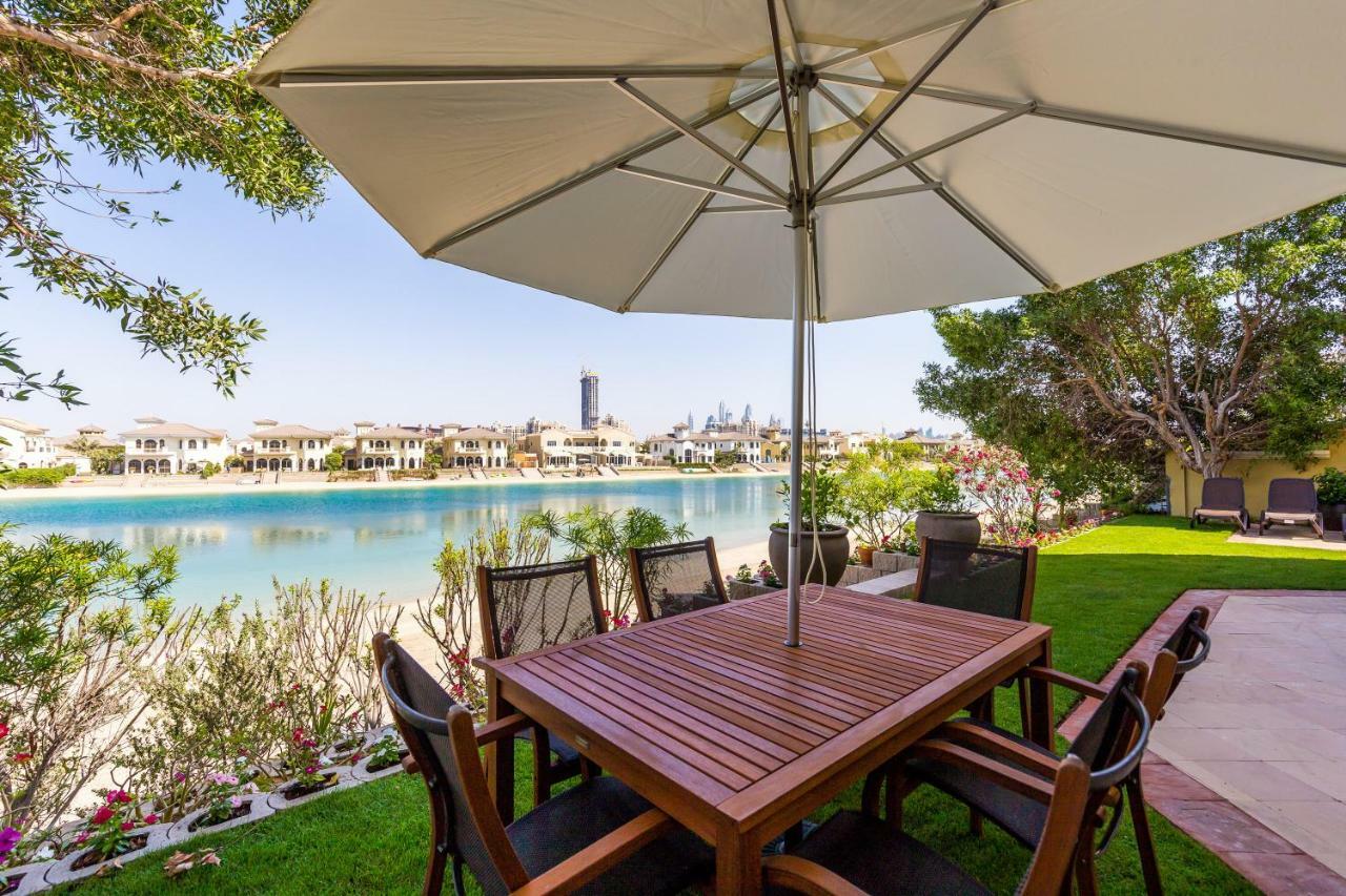 Chic 4Br Villa With Assistant Room And Private Pool On Palm Jumeirah By Deluxe Holiday Homes Dubai Exteriör bild