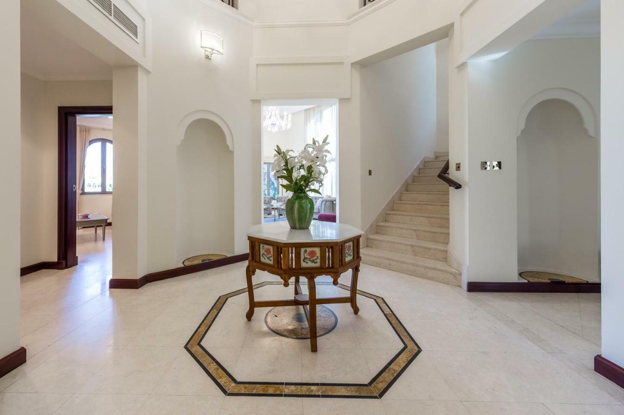 Chic 4Br Villa With Assistant Room And Private Pool On Palm Jumeirah By Deluxe Holiday Homes Dubai Exteriör bild