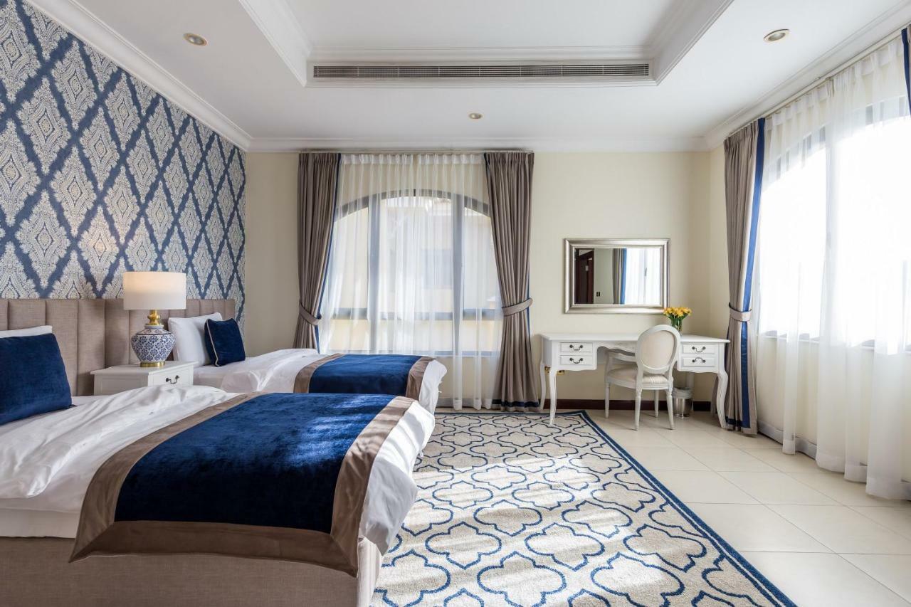 Chic 4Br Villa With Assistant Room And Private Pool On Palm Jumeirah By Deluxe Holiday Homes Dubai Exteriör bild