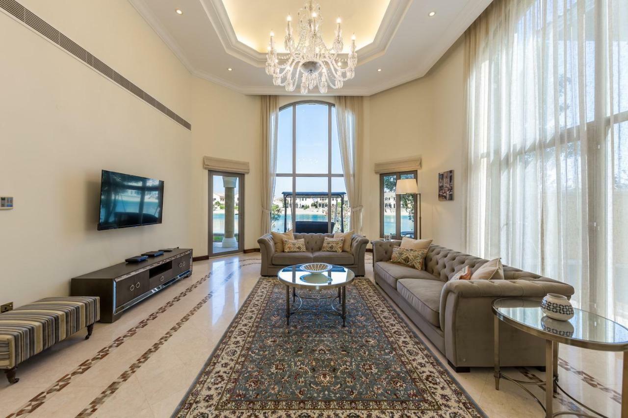 Chic 4Br Villa With Assistant Room And Private Pool On Palm Jumeirah By Deluxe Holiday Homes Dubai Exteriör bild