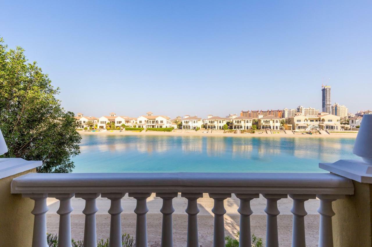 Chic 4Br Villa With Assistant Room And Private Pool On Palm Jumeirah By Deluxe Holiday Homes Dubai Exteriör bild