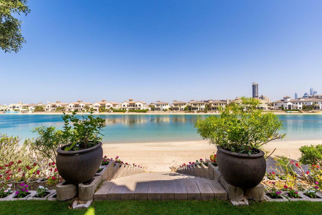 Chic 4Br Villa With Assistant Room And Private Pool On Palm Jumeirah By Deluxe Holiday Homes Dubai Exteriör bild